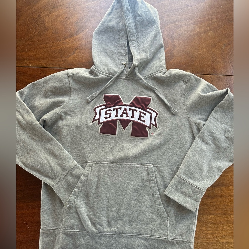 Mississippi State Bulldogs Embroidered Logo Antigua Gray Pullover Hoodie Size L